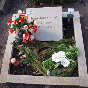 Grabstein in Form einer Tafel mit Schäfer Symbol eines Hirtenstabes