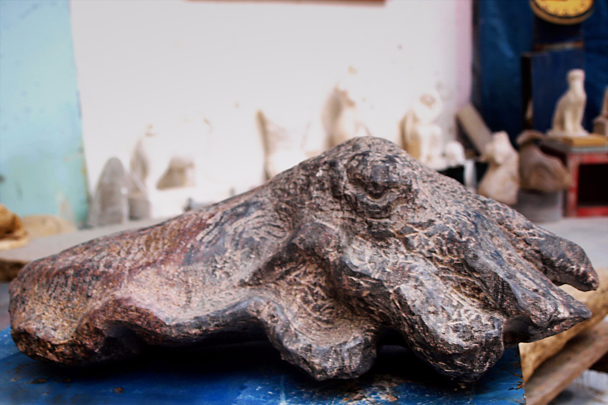 Skulptur einer Sepie aus Migmatit