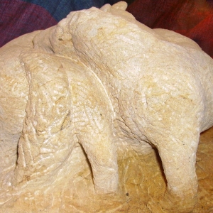 Skulptur aus Stein mit Pferden