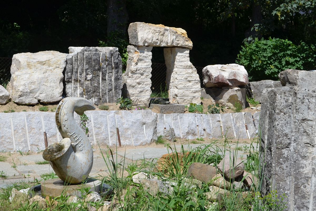 Steine im Freien in Form von Stonehenge